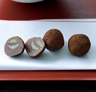 Excellent Wagashi of Getting the Most Out of Chestnuts and Walnuts
